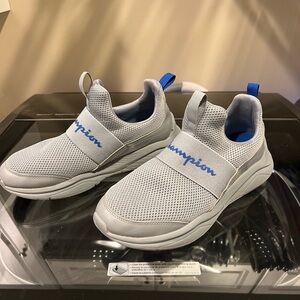 Youth Champion tennis shoes sz 7